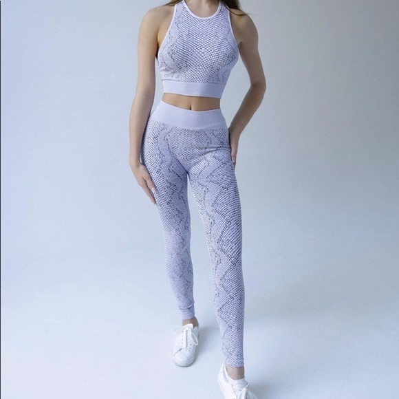 Workout Set Snake Skin Tank and Leggings - Picture 4 of 6